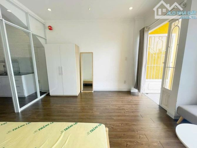 Căn hộ rộng 40m2 ngay trung tâm quận 4, bancol tách bếp đón nắng, gần đại học Luật, quận 1