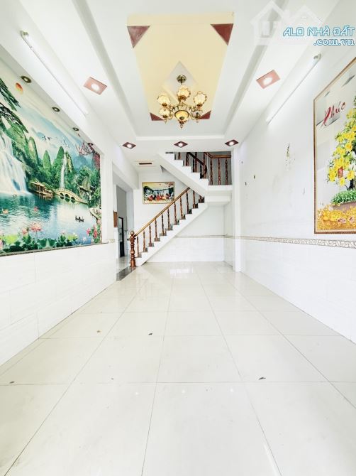 Bán Nhà Mặt Tiền Hóc Môn -105 M2 (7x15 ) - 2Tầng - Đường nhựa 8m  -  Chỉ 4,35Tỷ.