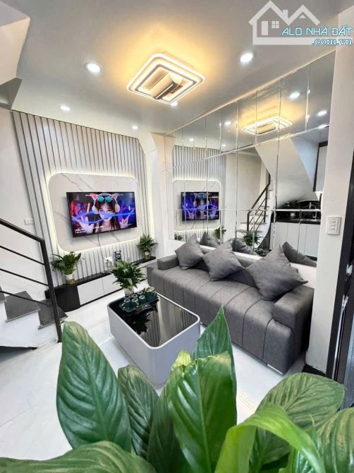 bán nhà Khâm Thiên - Đống Đa Dt: 16m x 5T G.iá: 3,88tỷ