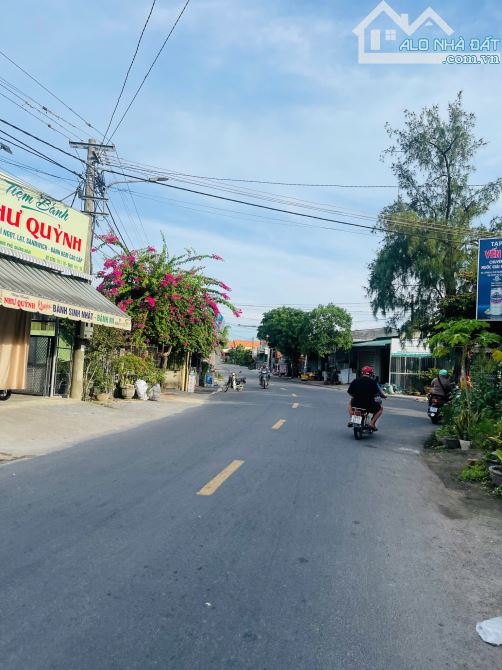 2 LÔ LIỀN KỀ – ĐỐI DIỆN CÂY XĂNG ĐÒ MỐC-GẦN NGÃ 3 CÂY DƯƠNG