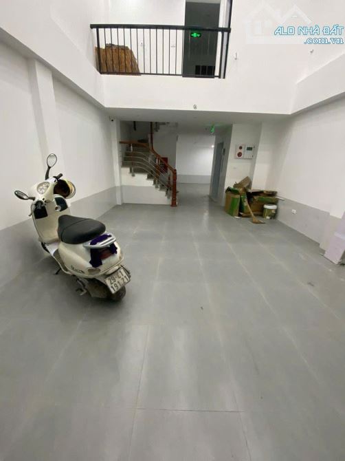 Bán nhà dòng tiền Đê La Thành-tt Ba Đình-ngõ KD-gần hồ-thang máy-120m-8 tầng-mặt tiền 5.8m