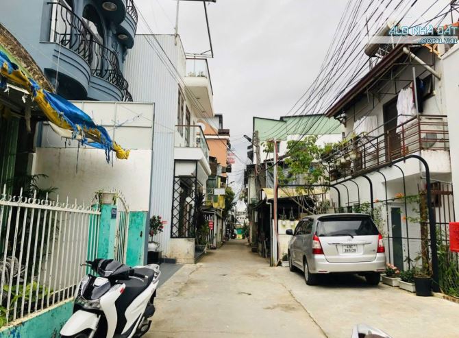 Bán ks mini srxd, cách chợ đêm đà lạt chỉ 500m chủ đang rất thiện chí bán giá 6ty7