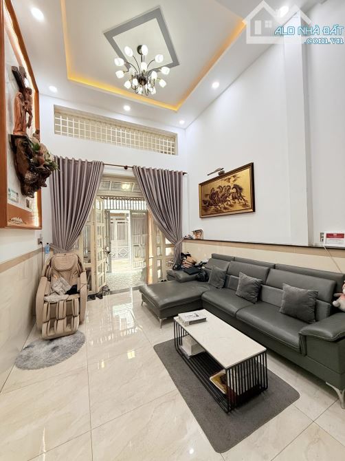 Nhà HXH Phan Huy Ích_ P15, Tân Bình. DT 75m2. 3 tầng: 4m x 19m. Giá 7.75 tỷ.