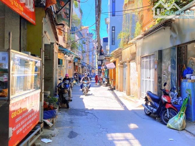 Cần bán Hoàng Mai_hơn 7 tỉ_5 tầng_ô tô 50m_dân xây_hàng xóm Feliz Homes_trước nhà thoáng