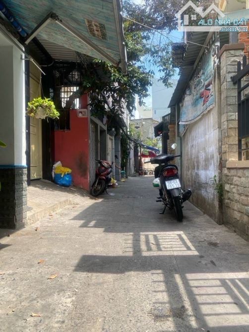 Bán nhà cũ, (4x30)m2, 2 tầng, gần Nguyễn Tất Thành - 7,19 tỉ.