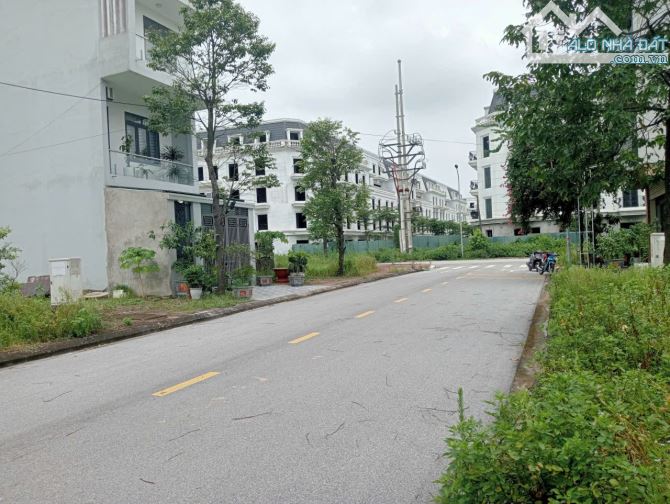 Bán lô yên trung thụy hòa dt 95m mt 5m hướng đb giá 2.8 tỷ
