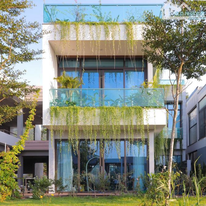 BÁN BIỆT THỰ ĐẸP ĐƯỜNG NGUYỄN VĂN HƯỞNG THẢO ĐIỀN QUẬN 2. 12X18M DTCN 193M2 FULL NTCC