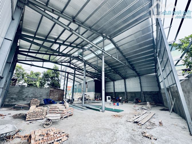 Cho thuê 750m2 kho mới dựng sẵn vp khung zamil đẹp