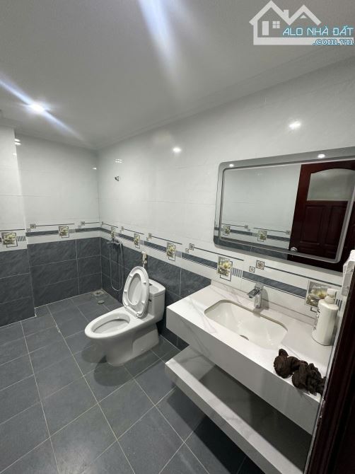 Cho thuê nhà mặt phố Nguyễn Trãi, Quận Thanh xuân, nhà đẹp, kinh doanh mọi mô hình