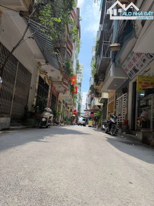 Bán nhà Cầu Giấy phố Quan Hoa, 2 Ô tô Camry tránh nhau. Dân trí cao. TC 12 tỷ