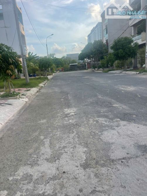 BÁN ĐẤT MẶT ĐƯỜNG NGUYỄN PHÚC TẦN (20M) KĐT CHÍ LINH - DT 94M2, TÂY TỨ TRẠCH, 8,6 TỶ