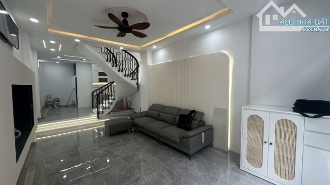 Nhà 2 tầng FULL NỘI THẤT đường TÂN THỚI NHẤT 1B phường TTN Q12 dt 46m2 (4mx12m) Hẻm Ôtô