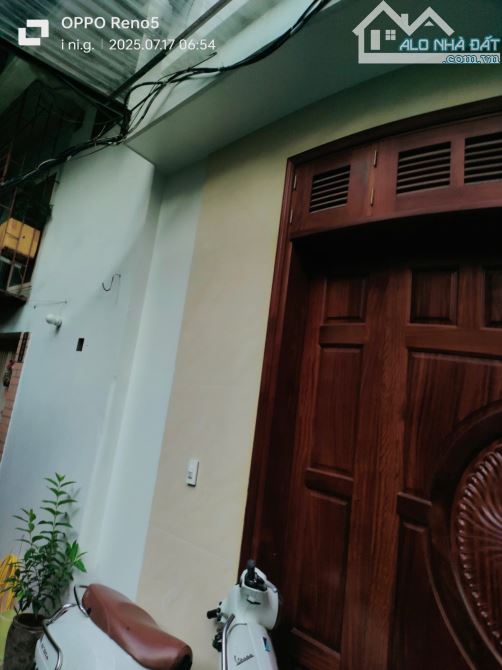 RẺ NHẤT TẦM GIÁ 6,4 TỶ , BẠCH MAI , 32M² x 5T MỚI TINH , Ở NGAY , ĐỐI DIỆN CHỢ MƠ