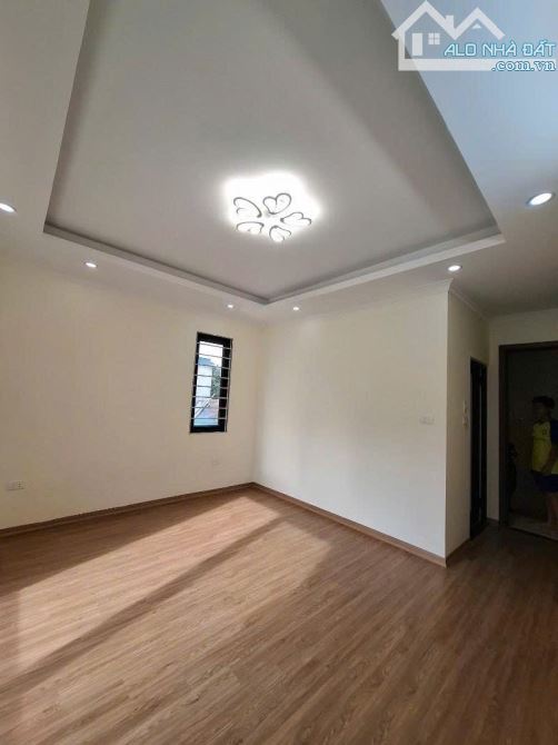 LÔ GÓC NAM DƯ – Ô TÔ VÀO NHÀ – 5 TẦNG- 47.3m² - Giá chỉ: 6.8 tỷ