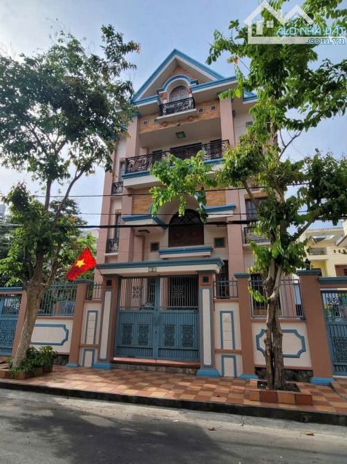 Bán cặp đất MT đường 33m Xuân Thuỷ- Đối diện công viên Thanh Niên. Dt 10m x 20m