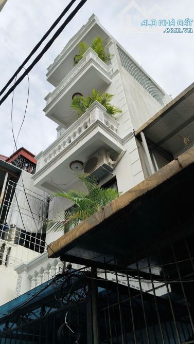 Bán căn 37m2 5 tầng phố Hoàng Đạo Thành, giá nhỉ 8tỷ