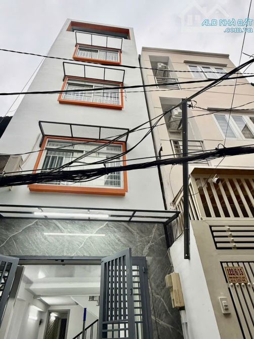 Cần bán chdv: hẻm số 122/phan văn Hân, P17 , B.Thạnh 8pn - 9wc- đang thu nhập cao