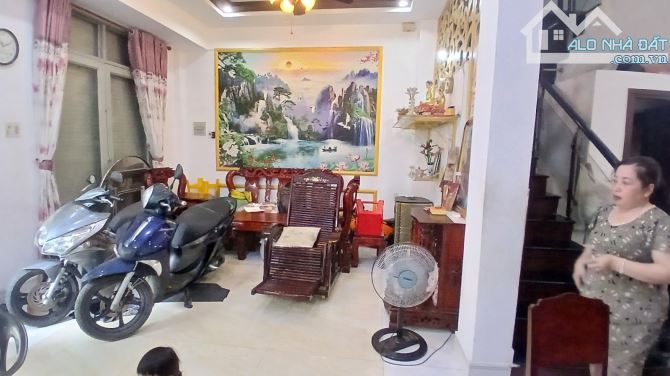 Sát trục đường Huỳnh Tấn Phát chỉ 1km, nhà lớn phòng ngủ master đẹp và nội thất đỉnh.