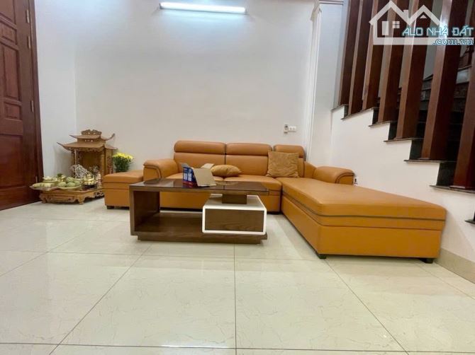 THẠCH BÀN LONG BIÊN – 40M – 5 TẦNG – 7.8 TỶ – NHÀ ĐẸP Ở NGAY, GẦN Ô TÔ