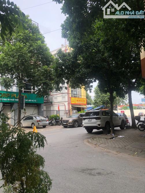 Cho thuê văn phòng Mỗ Lao 65m2 thông sàn, ô tô đỗ cửa giá 8tr