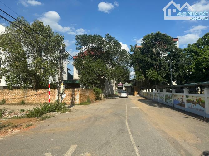 Lô góc siêu đẹp trục chính kinh doanh trường đại học FPT