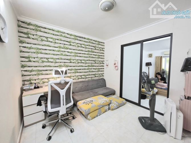 Cần bán căn hộ tập thể nhà A Nghĩa Tân, Cầu Giấy 50m2 giá 3,45 tỷ Có sổ đỏ riêng