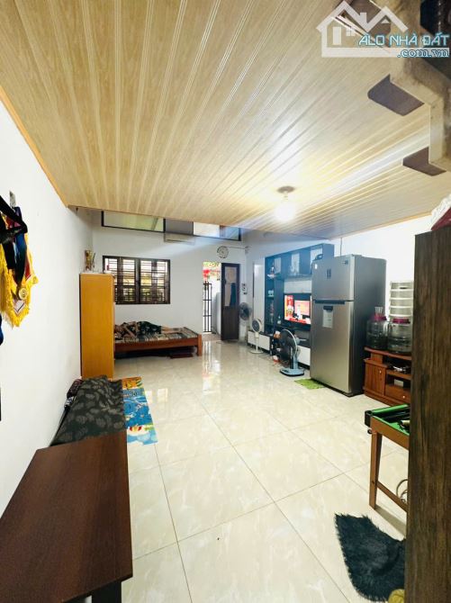 bán đất tặng nhà chắc chắn ngõ 2 chợ hàng