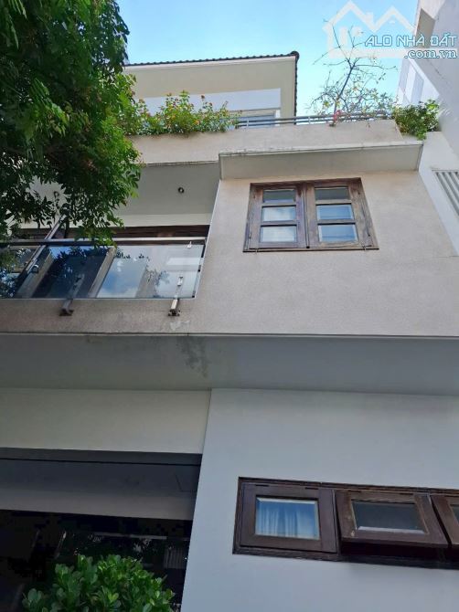 Biệt thự khu nhà ga T3 Hoàng Hoa Thám-P13-Tân Bình, 7,2x21m 4 tầng giá chỉ 24 tỷ