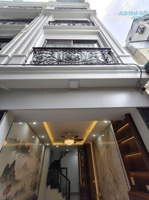 NHÀ ĐẸP XÂY MỚI FULL NỘI THẤT- SẴN Ở- NỘI THẤT SANG TRỌNG- TIỆN ÍCH BẠT NGÀN- TRUNG TÂM
