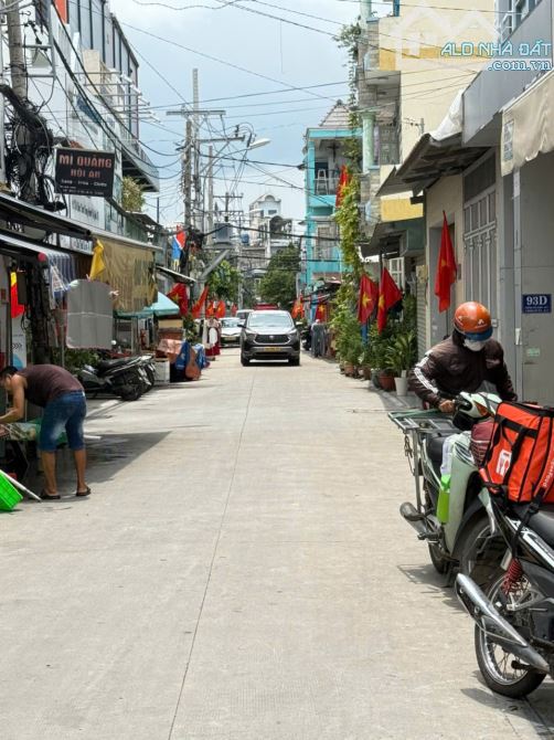 Siêu phẩm Góc 2 mặt tiền đường, P.Trung Mỹ Tây - Gần Co.op Mart. DT: 10.6x13m Giá: 6.2 tỷ