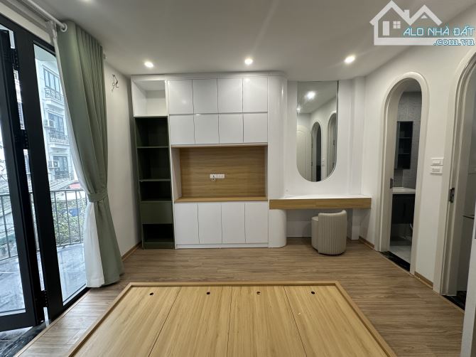 Nhà Hoàng Hoa Thám dt 33 m X 6 Tầng mới đẹp, thiết kế phong cách trang nhã, nhà ba mặt tho