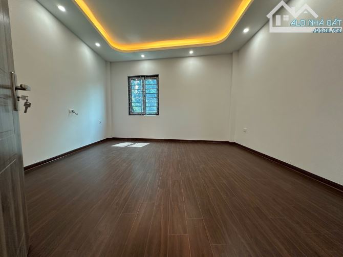 CƠ HỘI VÀNG SỞ HỮU NHÀ 3 TẦNG MỚI ĐẸP – NGÕ NÔNG-GẦN NHÀ HỒ ĐIỀU HÒA- GẦN CHỢ  -VÀI BƯỚC C