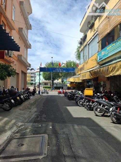 🏡💥 NHÀ 2 TẦNG – HẺM XE HƠI TRÁNH – DT 79M² (4.3M x 18M) – LÊ TRỌNG TẤN, TÂN PHÚ – CHỈ 10