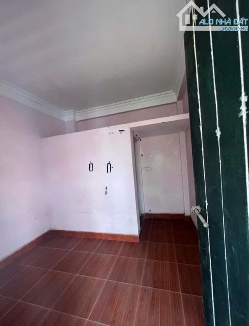 Vỉa hè đá bóng- Kim Giang- Thanh Trì - 63m2 x3 tầng -Mặt tiền 4m - Giá 13 tỉ