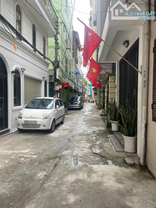 Sài Đồng - Thang máy - Gara ô tô - Ô tô tránh chỉ 10.4 tỷ