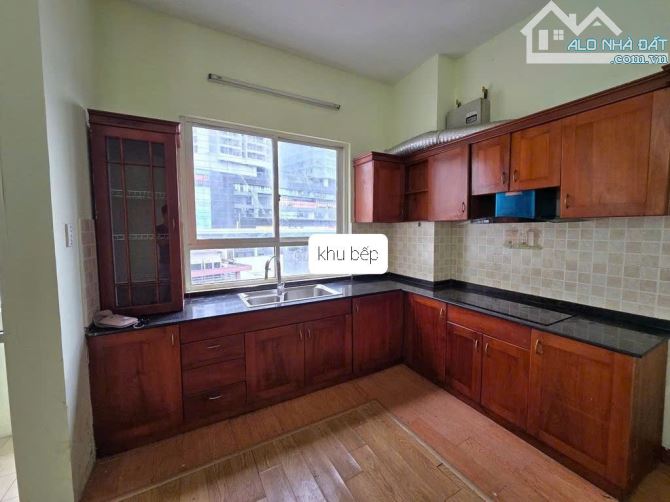 cho thuê chung cư CTM 299 Cầu Giấy, 110m2, 3 Phòng ngủ, đồ cơ bản 14 triệu