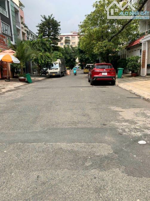 BÁN NHÀ HẺM THÀNH THÁI – P.14, Q.10 DT 4x32M, GIÁ 28 TỶ TL