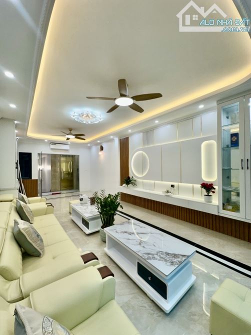 Bán Gấp Nhà Ngọc Thuỵ 50m2-hơn 11 tỷ-7 tầng-THANG MÁY-FULL NỘI THẤT-Ô TÔ-SỔ VUÔNG-HIẾM