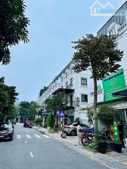 Cực Hiếm,Bán Liền Kề Lacasta khu vực trung tâm,đường rộng,full nội thất,hiết kế hiện đại,