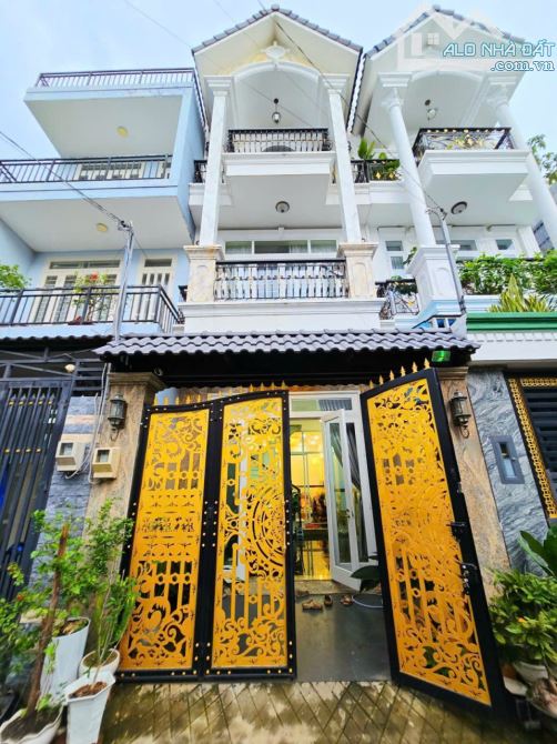 Bán Nhà Đẹp Giá Rẻ Âu Dương Lân Quận 8 – 3 Tầng – 4PN – Hẻm Xe Hơi – Chỉ 6 Tỷ!