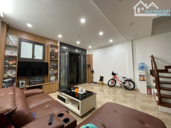 Bán nhà Triều Khúc- dân xây 2 thoáng- gần phố-  đầu tư giữ tiền - giá đầu tư