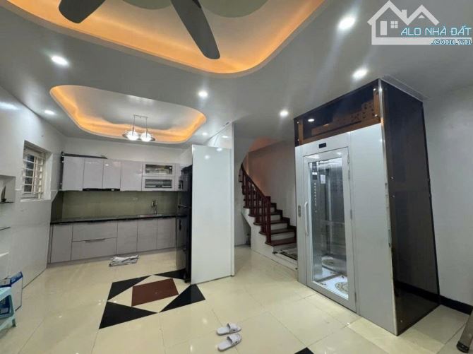 Bán nhà trung tâm Quận Đống Đa, Full Nội thất, Mặt tiền rộng, DT 40m2*6 Tầng* Giá 11,3 Tỷ