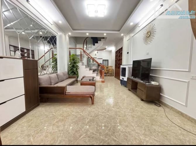 Bác Thoa đang cần bán nhà 4t,45m tại con phố Phan Đình Giót,Hà Đông,ngõ to chỉ 8t
