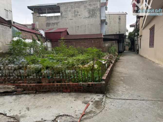 Bán đất lô góc Mai Lâm Đông Anh 50m2 4 tỉ, ô tô,10p lên cầu Tứ Liên,triển lãm, Vinhomes
