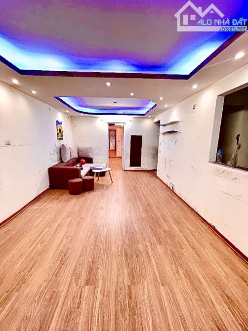 Bán siêu phẩm tập thể Hồng mai ô tô đỗ cầu thang TK 3pn gần trường C1-C2-C3
