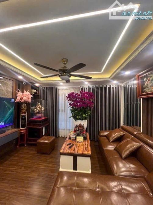 Nhà mới. Phố Sài đồng. Thiết kế hiện đại sống đẳng cấp