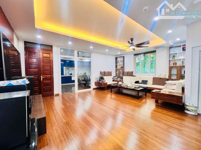 Nhà dòng tiền Hoàng Hoa Thám-Ba Đình-mới-3 thoáng-thang máy-gara ôtô-155m-6T-mặt tiền 5.5m