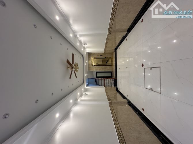 💥 CHỦ CẮT LỖ 3 TỶ – GIÁ CHỈ 12 TỶ – NHÀ NGỌC THỤY LONG LANH 💥 	•	DT: 50m², 7 tầng, thang