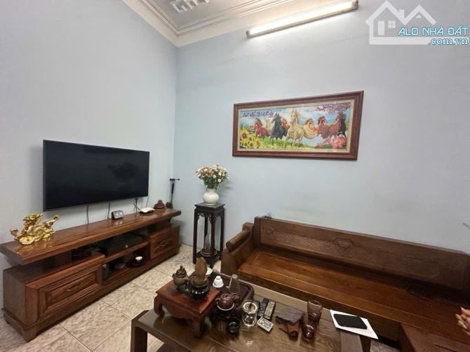 HOÀNG QUỐC VIỆT CẦU GIẤY, 3TẦNG DT65M2, MT5M GẦN PHỐ NGÕ THÔNG, Ô TÔ GẦN NHÀ. Nhỉnh 13 tỷ