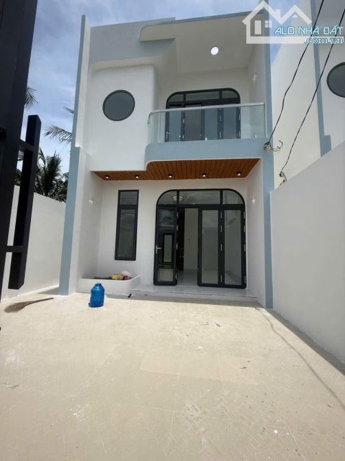 NHÀ TRỆT LẦU ĐƯỜNG XE 7 CHỖ HẺM SAU BẾN XE BẾN TRE